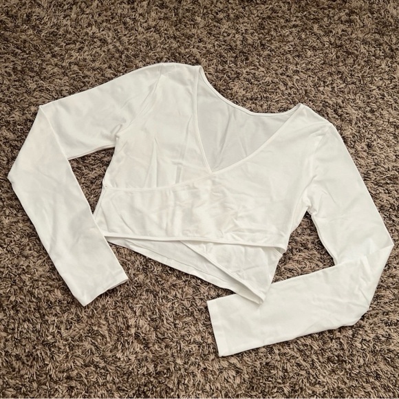 White Active Seamless Criss Cross Crop Top - Picture 4 of 12
